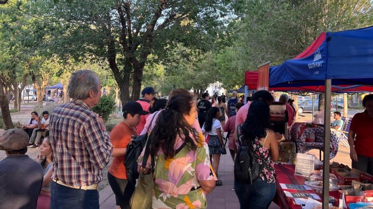 Cortaderas vibró con la Fiesta del Chañar y su Expo de Emprendedores