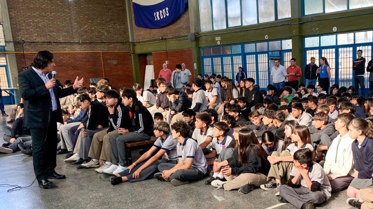 Dos escuelas de Villa Mercedes recibieron una charla de concientización sobre discapacidad