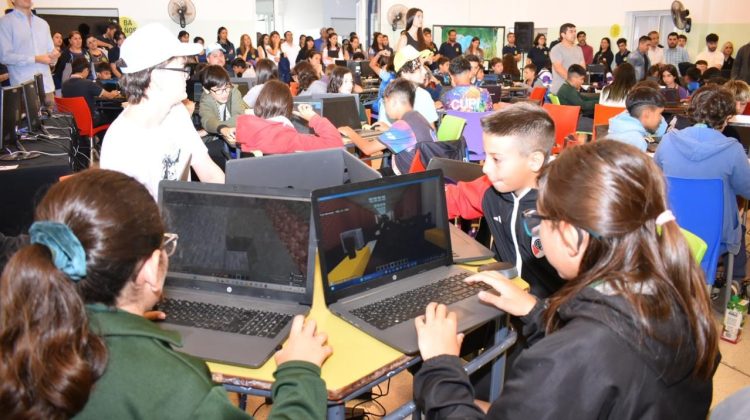 Ciudad Robótica: más de 100 estudiantes aprendieron diseño y programación con Minecraft Educación