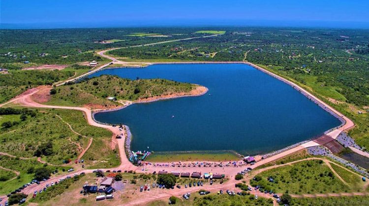 Dique Piscu Yaco, un espejo de agua en un imponente entorno natural