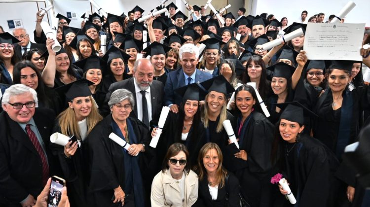 Con el diploma en alto: 154 profesionales egresaron de la ULP 