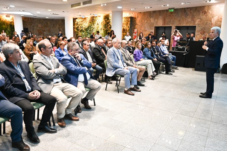 Presentaron el inicio de la formulación de los planes maestros de agua y energía