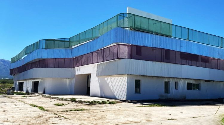 Con la instalación de equipamiento, avanza la escuela del barrio 272 de Merlo