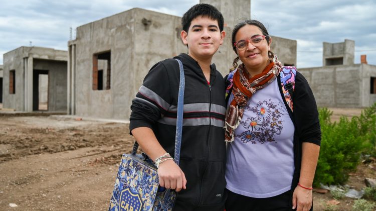 “El primer día nos pusimos a bailar en el terreno”