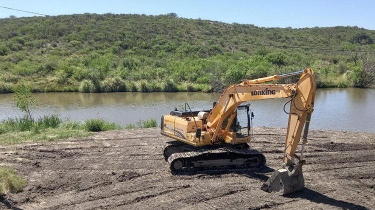 Finalizó la limpieza del azud de Renca