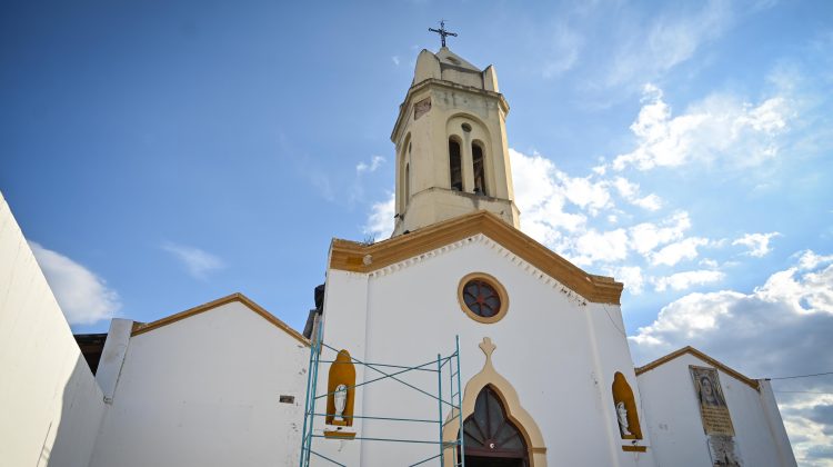 El Gobernador visitó la parroquia de Concarán que está en plena reconstrucción