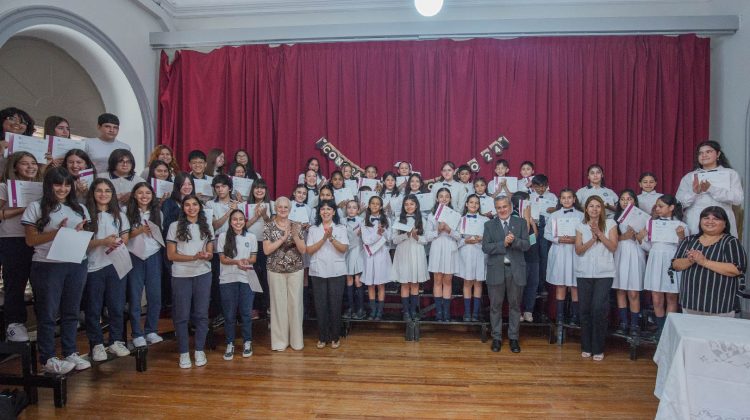 Un futuro con más posibilidades: estudiantes de la ‘Bazán’ certificaron inglés