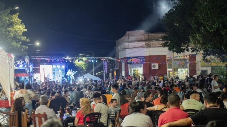 Una multitud participó de la Fiesta Nacional del Mate y los Artesanos de la Madera