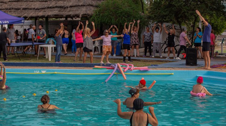 Los adultos mayores de la Colonia municipal se suman a los juegos de lógica