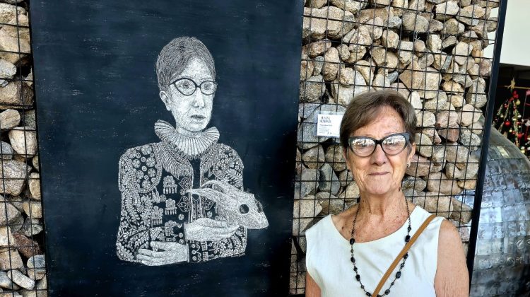 La artista Susana Sendón expone sus retratos oníricos en el sur de la capital puntana