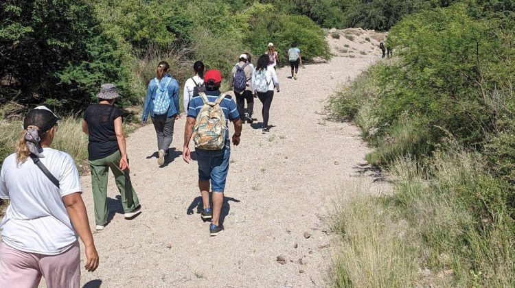 Organizan un trekking para conocer las pinturas rupestres en Luján 