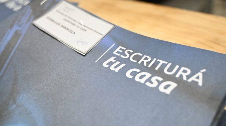 “Removimos los obstáculos burocráticos y más de 2.500 familias escrituraron su vivienda”