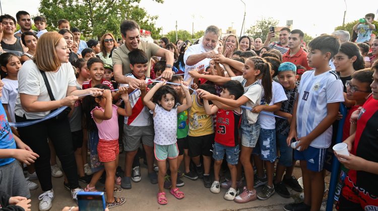 Los vecinos del barrio 114 Viviendas celebraron la renovación de su plaza