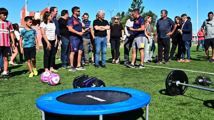 El Club El Chorrillo ya cuenta con nuevo material deportivo para sus actividades