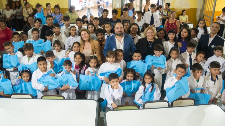 La Escuela Nº242 ‘Pablo Pizzurno’ les dio la bienvenida a sus estudiantes