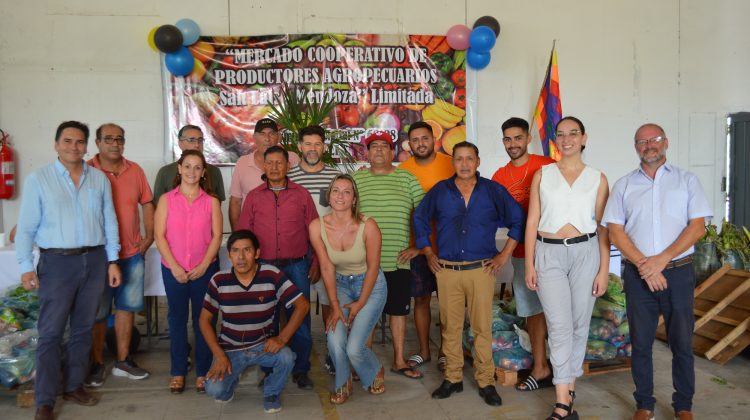 Desarrollo Humano acompañó la apertura de un mercado cooperativo de frutas y verduras