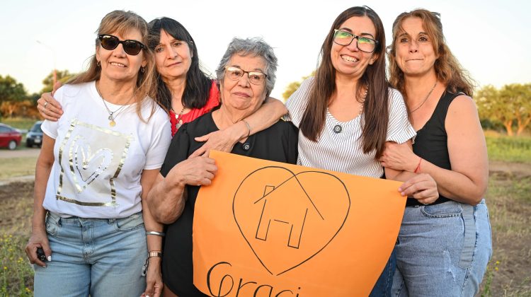 “Hemos sufrido tanto, señor Gobernador, pero hoy sabemos que tendremos nuestra casa”