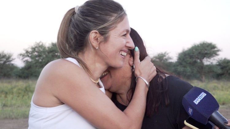 Dos amigas de toda la vida se reunieron para conocer los terrenos de sus futuros hogares