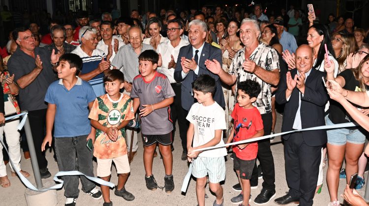 Concarán inauguró pavimento en sus calles principales y va por más: electricidad y desagües