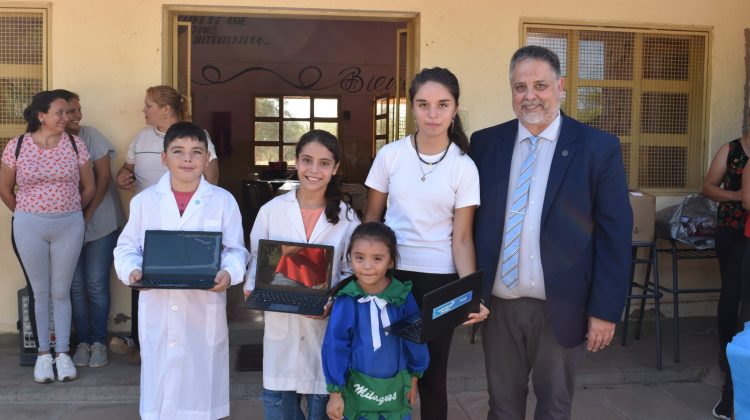 Con mucha ilusión, el Vicegobernador acompañó a los chicos de cinco parajes en el inicio de clases