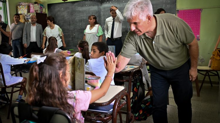 La Escuela ‘Bernardino Rivadavia’ de Nueva Galia le abrió las puertas al Gobernador