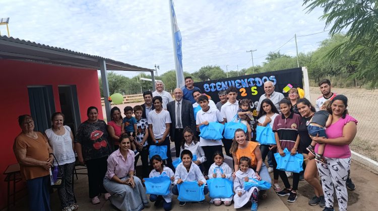 La Escuela N° 400 ‘Pintor Vicente Vacca’ recibió con algarabía la visita del Gobierno