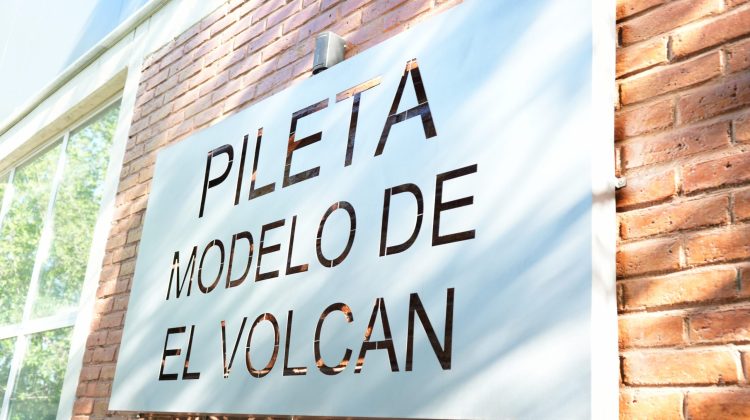 Realizan trabajos de mantenimiento en la Pileta Modelo de El Volcán