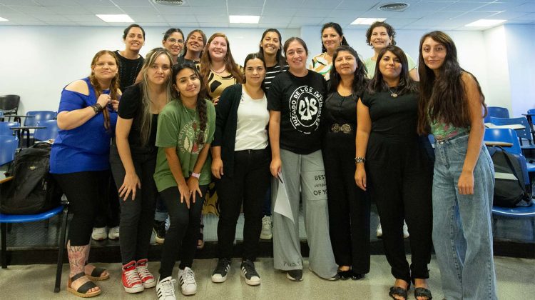 Quince enfermeros recibieron su título en la Universidad de La Punta