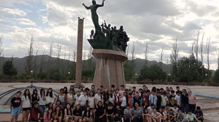 El Monumento al Pueblo Puntano de la Independencia embellece sus espacios