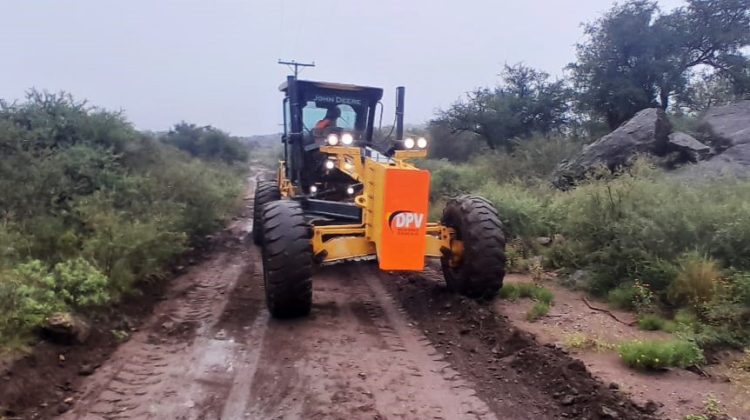 Vialidad Provincial repara caminos en San Francisco y desmaleza rutas en San Gerónimo