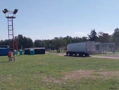 Llegaron a Bahía Blanca los camiones que la Provincia envió con colchones, agua y alimentos