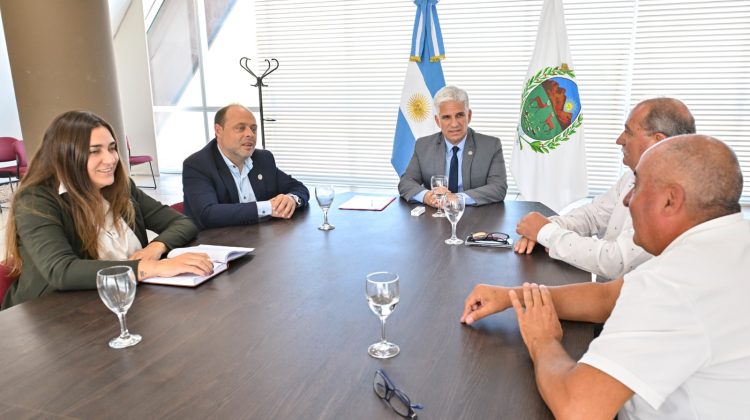 El Gobernador se reunió con el Intendente de El Volcán y el ministro de Gobierno