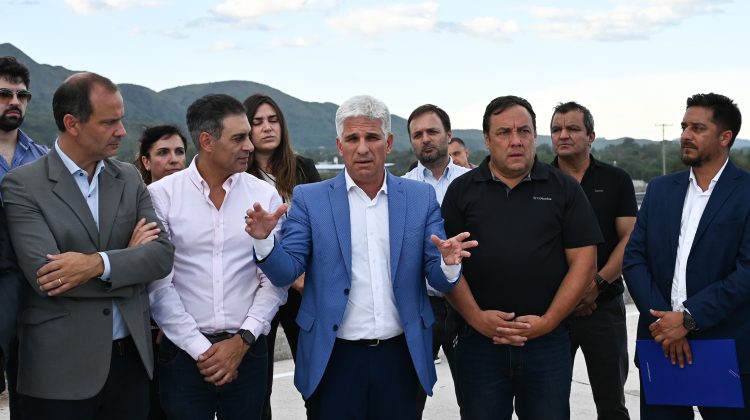 El Gobernador reinauguró el puente ubicado frente al Hospital Central y ya se puede transitar