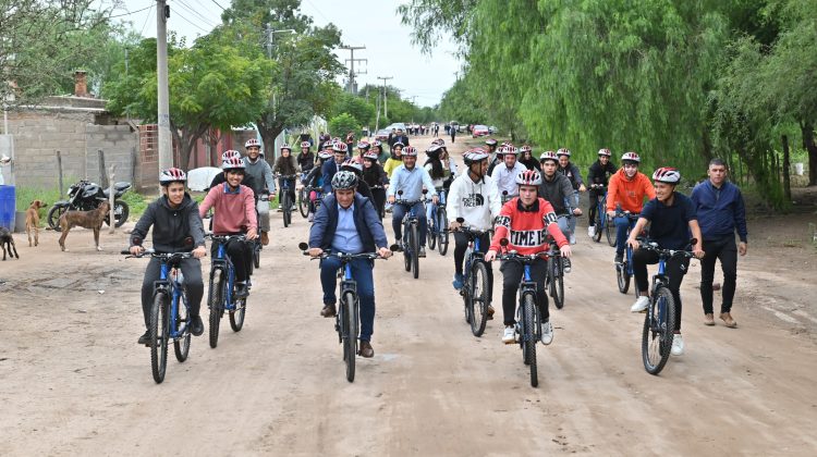 Los alumnos de la escuela técnica de Candelaria ya ruedan en sus TuBi 2025