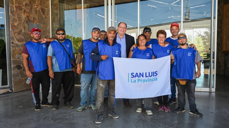 En el Salón Malvinas Argentinas reúnen donaciones de municipios y ONG para los inundados