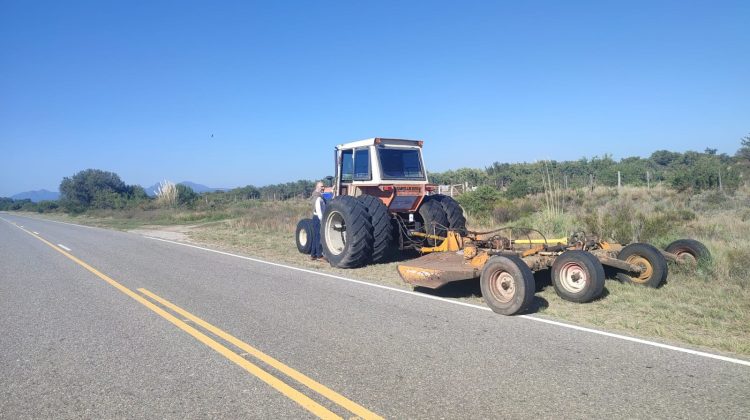 Continúan los trabajos de desmalezado de banquinas en el departamento San Martín