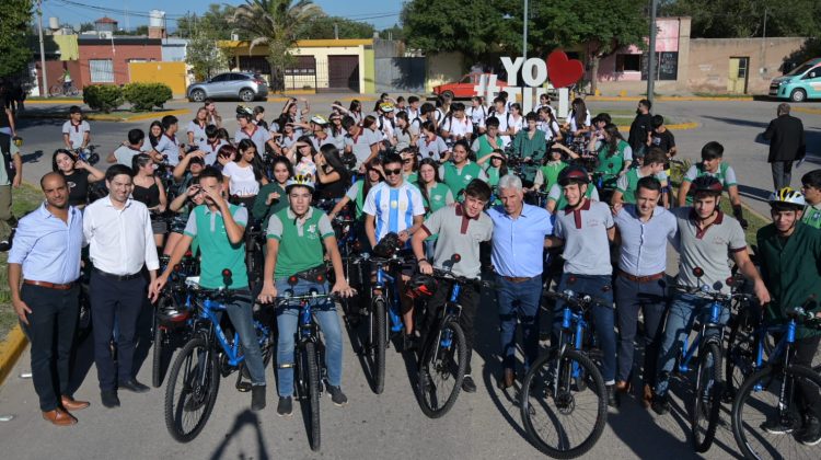 Tilisarao sobre ruedas: más de 80 alumnos de la localidad estrenaron sus bicicletas