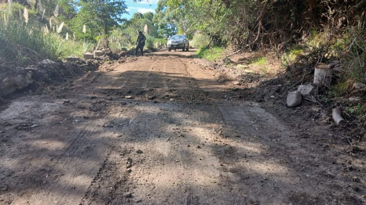 Avanza la reparación de caminos en el departamento San Martín