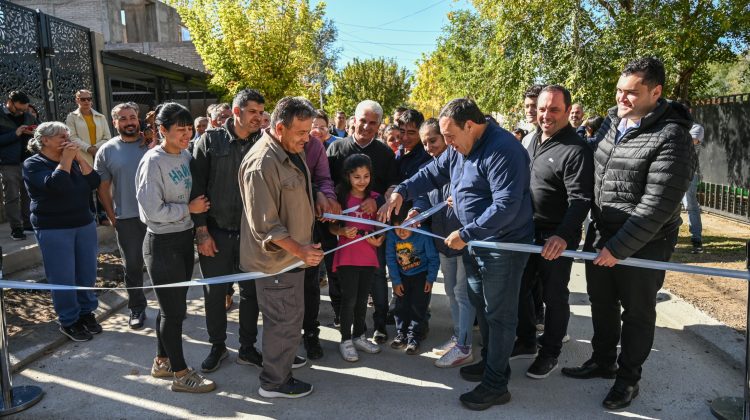 El Gobernador acompañó al intendente de Juana Koslay en la inauguración de una obra