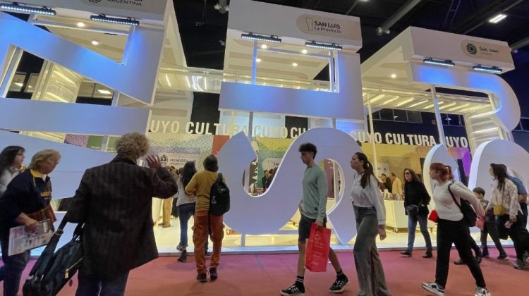 Palabras que sanan: la literatura sanluiseña emociona en la Feria del Libro