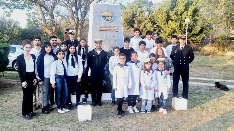 La escuela rural de El Tala recibió a una comitiva de la Armada Argentina