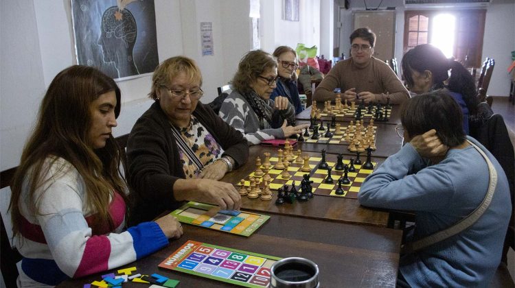 Cada vez se suman más centros de jubilados a las propuestas de la Universidad de La Punta   