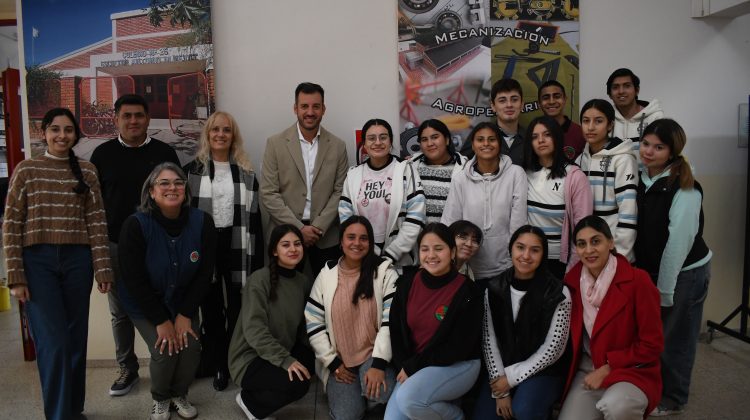 La Escuela Técnica de Nueva Galia elabora jardines verticales