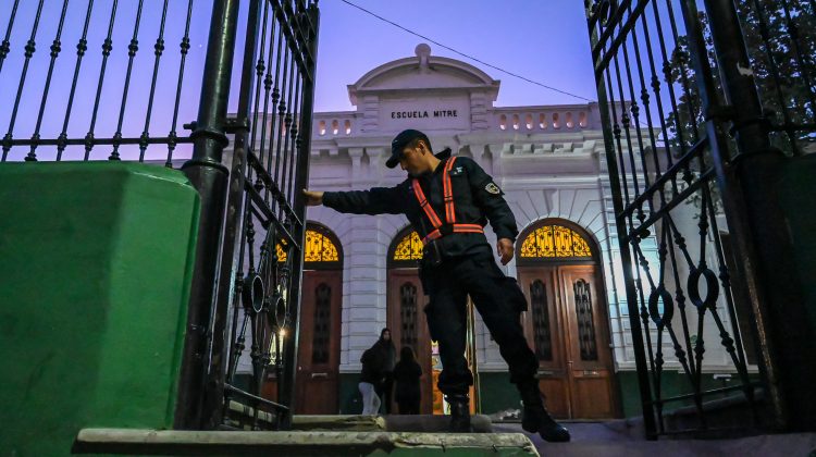 Los sanluiseños ya asisten los centros de votación para elegir a sus representantes