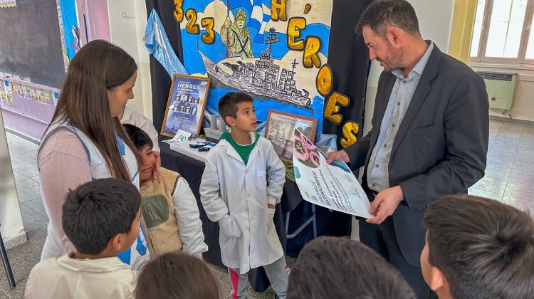 Entregaron equipamiento tecnológico para estudiantes de Saladillo