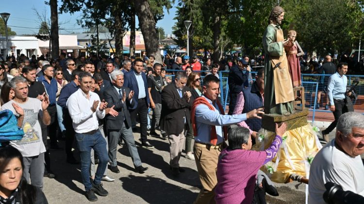 Poggi acompañó la misa y procesión por el Día del Trabajador en Villa de la Quebrada
