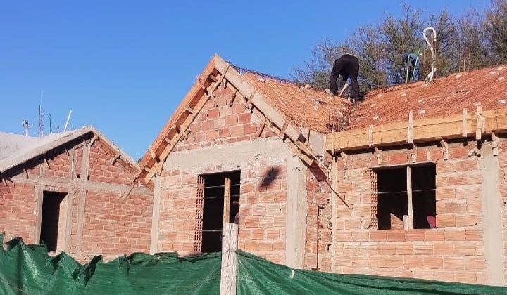 Comenzó la colocación de hormigón en las losas de las nuevas viviendas de Merlo