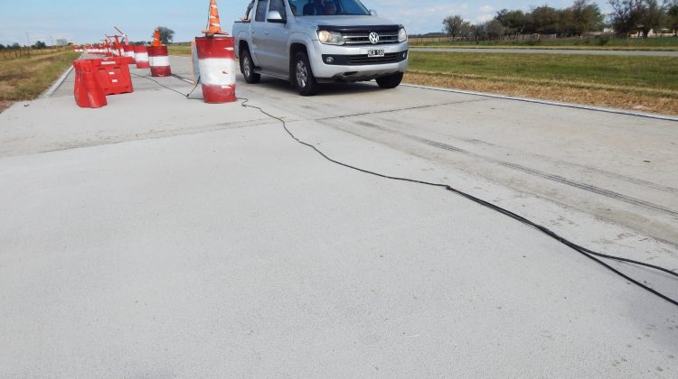 Reparan losas en la autopista de los Comechingones, a la altura de Tilisarao