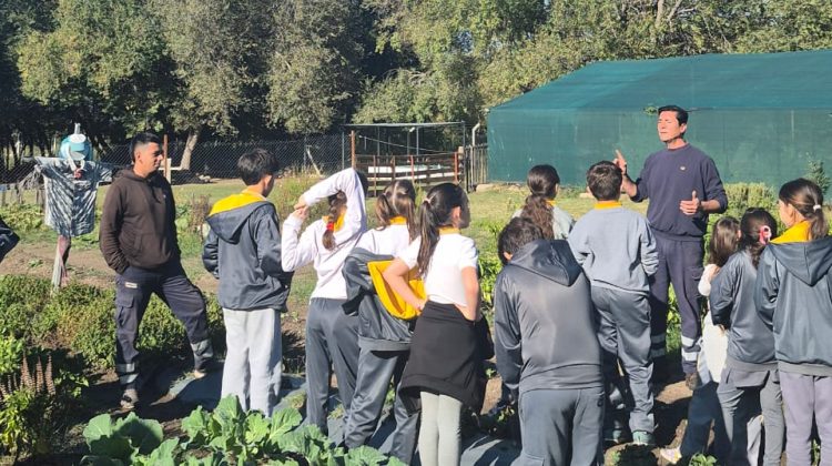 Alumnos del Instituto Suyai disfrutaron una jornada educativa en la Granja Cruz de Piedra