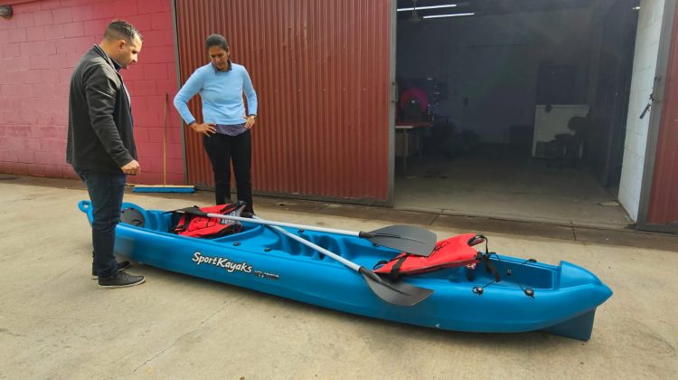 Incorporaron kits forestales y kayaks que refuerzan la capacidad operativa y de rescate 